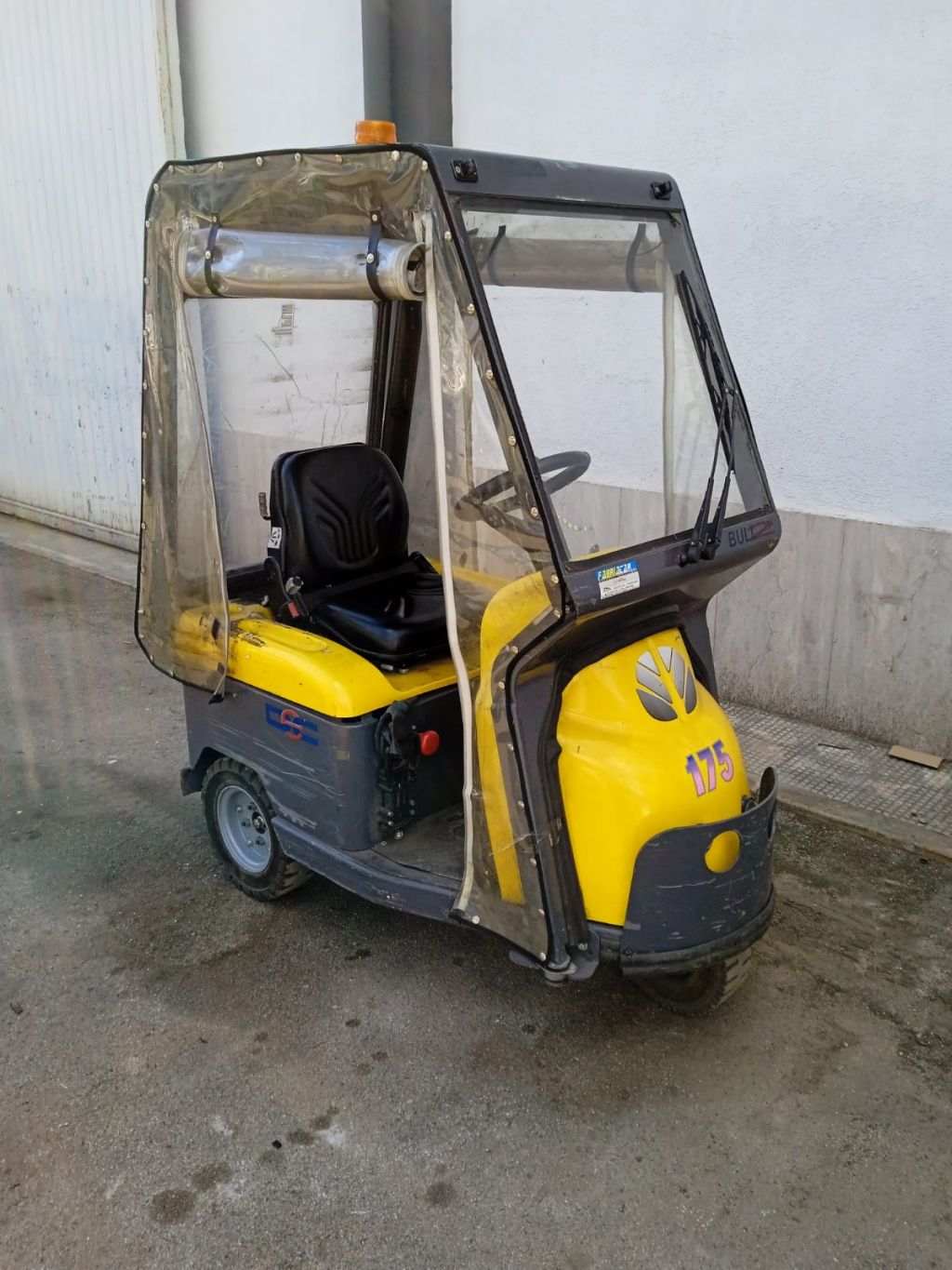 TRATTORE BULL2 CAB.